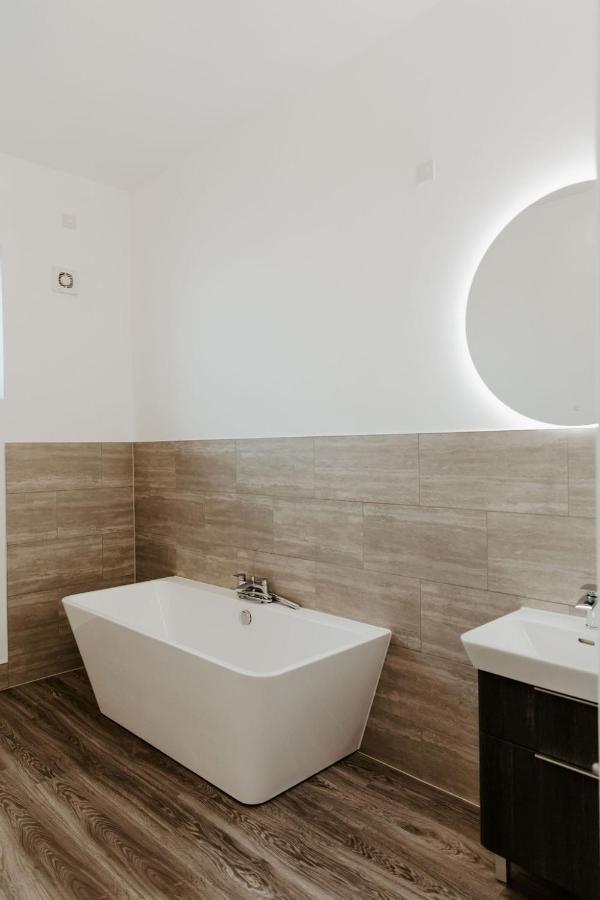 Lionheart Large Luxury Lodge - Sleeps 10- Dog Friendly,Near Sherwood Forest At Fairview Farm Nottingham Great For Family Gatherings ,Groups ,Parties Dış mekan fotoğraf